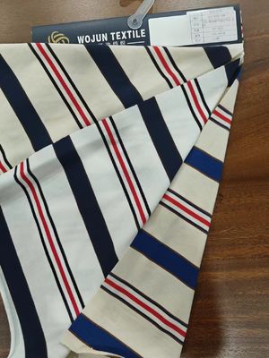 Ein guter Preis. Einfaches und modisches, komfortables, hautfreundliches gestreiftes Strickgewebe für T-Shirt Online