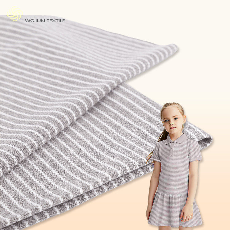 Atmungsfähiges Pique Strickgewebe, mehrfarbiges T-Shirt mit Frühlingsstreifen