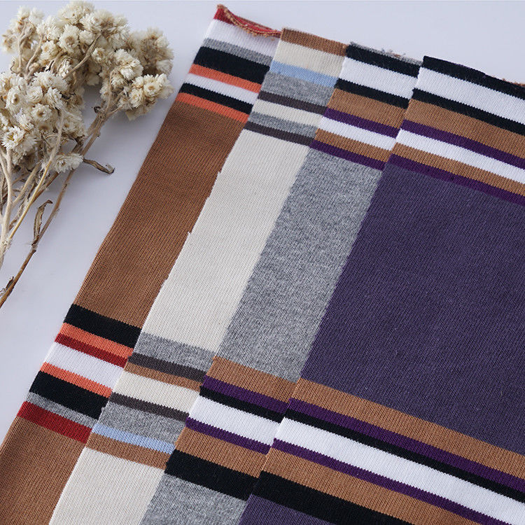 Hautfreundliches und luftdurchlässiges, feuchtabsorbierendes gestreiftes Strickgewebe für den Freizeitgebrauch