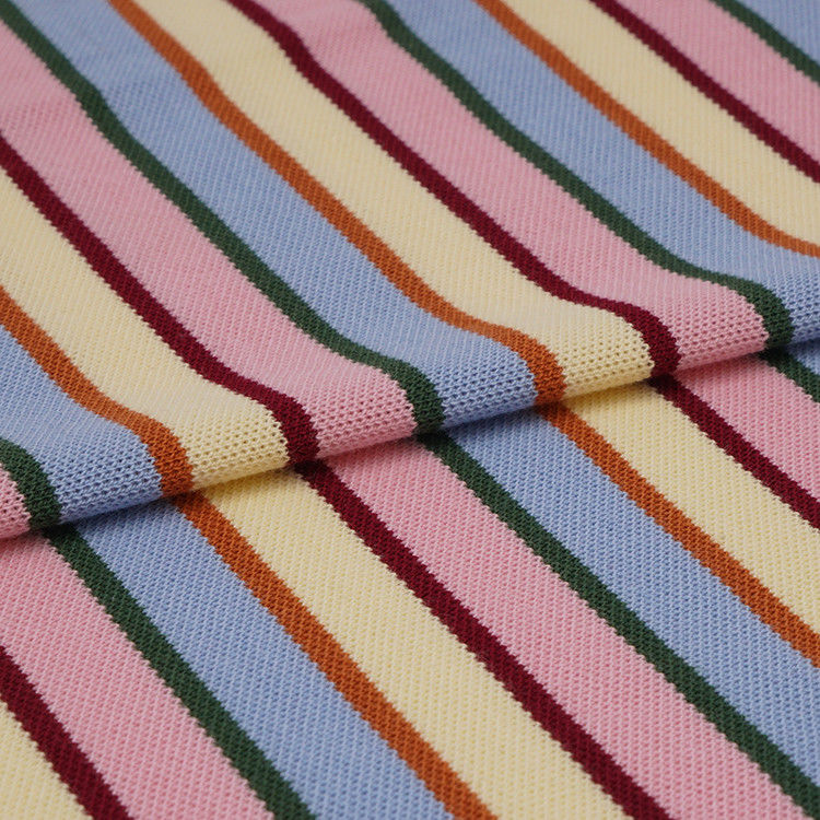 Weiches, feuchtigkeitsdämpfendes und glattes gestreiftes Strickgewebe für den Freizeitgebrauch