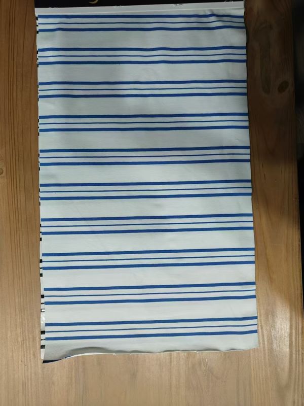 Einfach zu pflegen und weich aus hochwertigem gestreiftem Material