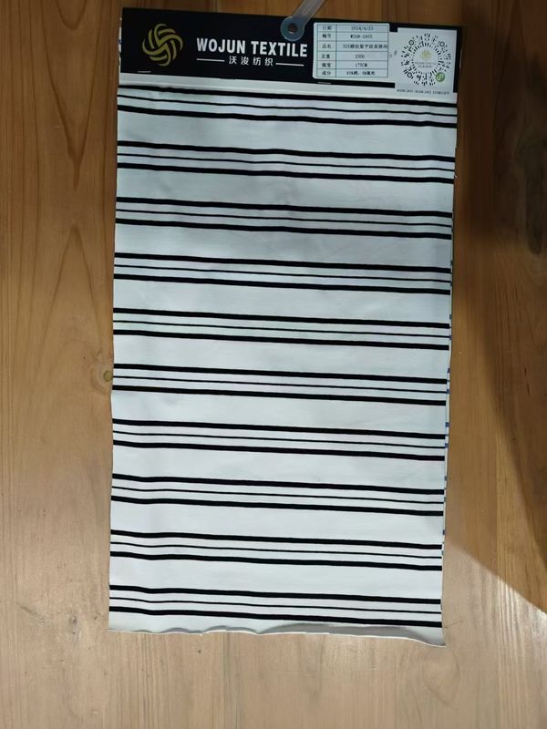 Einfach zu pflegen und weich aus hochwertigem gestreiftem Material