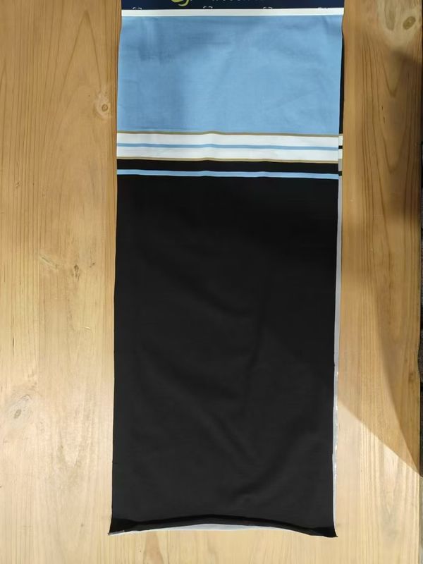 Atmungsaktive und trockene, weiche und hautfreundliche Stoffe aus gestreiftem Material für lässiges Tragen