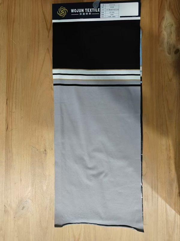 Atmungsaktive und trockene, weiche und hautfreundliche Stoffe aus gestreiftem Material für lässiges Tragen