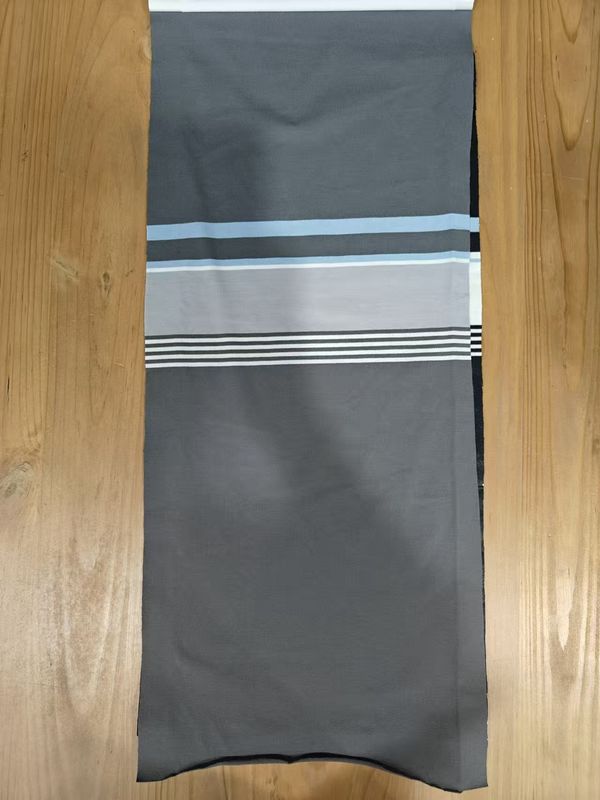 Umweltschonend und modisch und langlebig und weich gestreiftes Strickgewebe für den Freizeitgebrauch