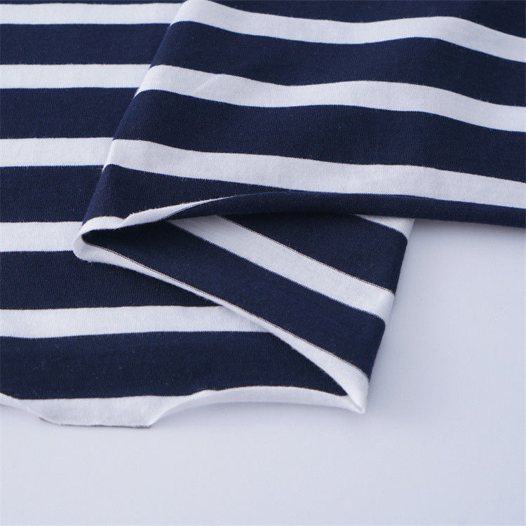 Hochwertiges, pflegeleichtes, gesundes und glattes, gestreiftes Material für T-Shirts