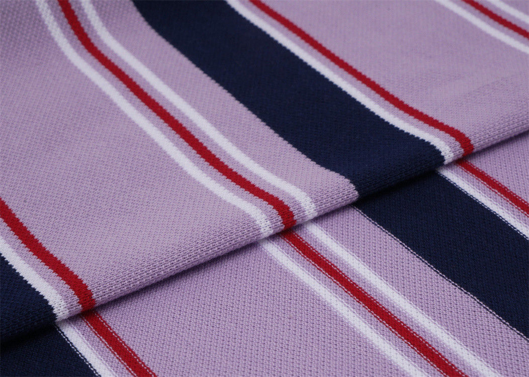 Komfortabel und hautfreundlich, langlebig, verschleißfest, gestreiftes Strickgewebe für den Freizeitgebrauch