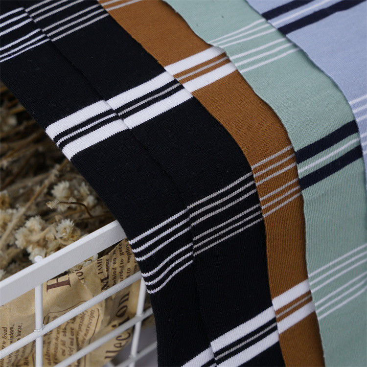 Atmungsaktive, hautfreundliche und natürliche, weiche, nicht leicht verformbare, gestreifte Strickstoffe für T-Shirts