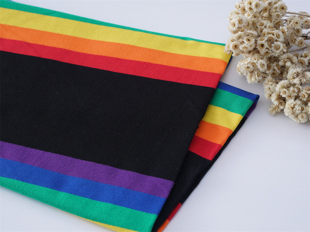 Komfortabel und stilvoll, natürlich, hautfreundlich, gestreiftes Material für T-Shirts