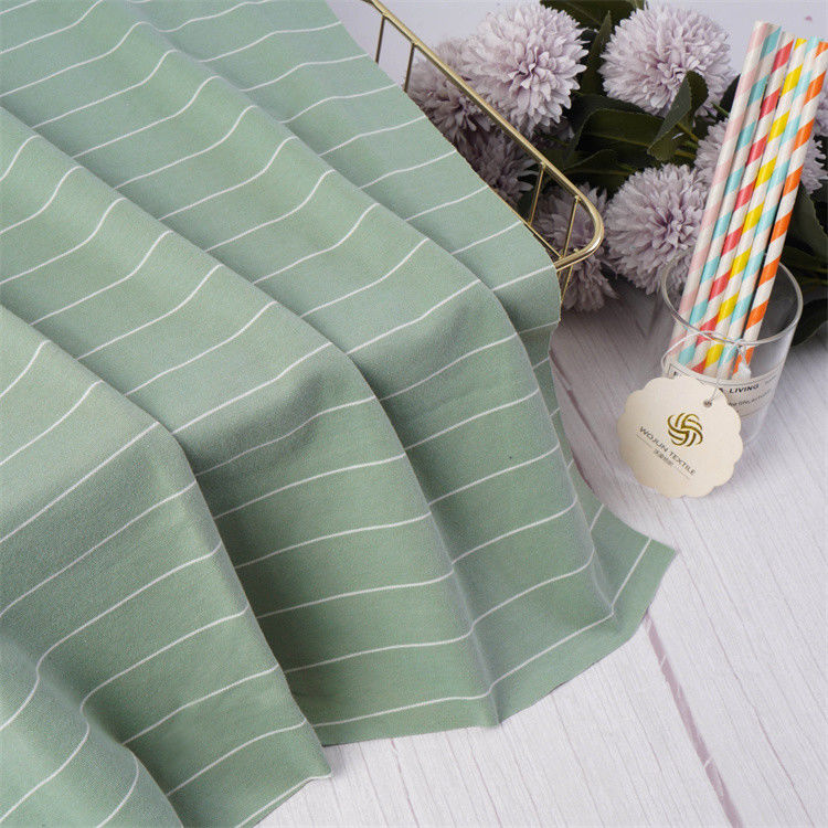 Hochwertiges, glattes und atmungsaktives, komfortables gestreiftes Strickgewebe für T-Shirts