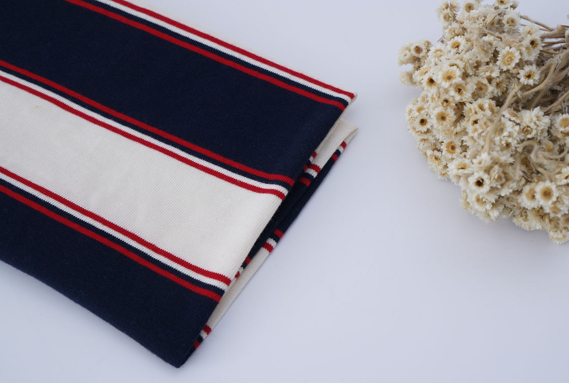 Atmungsaktive, knackige und komfortable, hautfreundliche gestreifte Strickstoffe für Polohemden