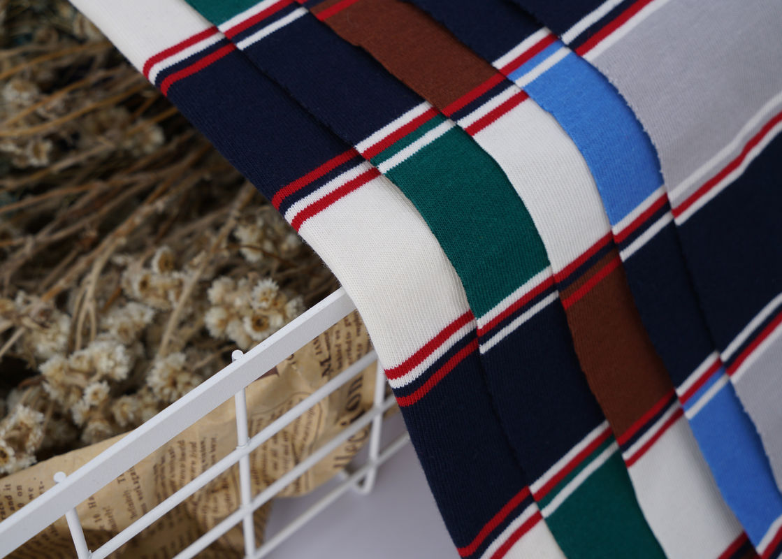 Atmungsaktive, knackige und komfortable, hautfreundliche gestreifte Strickstoffe für Polohemden
