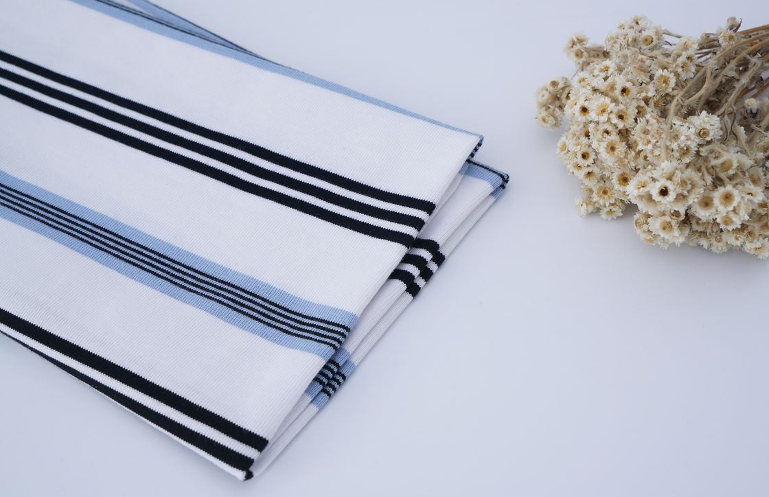 Mehrfarbiger, hautfreundlicher, anti-Falten, knuspriger, gestreifter Strickstoff für T-Shirt