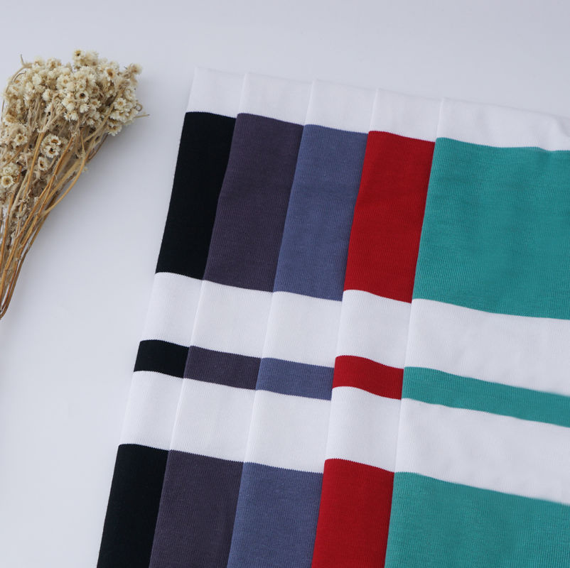 Hautfreundlich, weich und nicht anfällig für Verformungen gestreiftes Strickgewebe für den Freizeitgebrauch