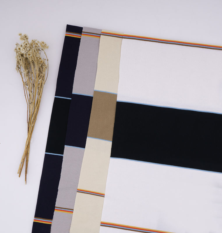 Knisterndes und verschleißfestes, schweißfreudiges und atmungsaktives gestreiftes Strickgewebe für Polohemden