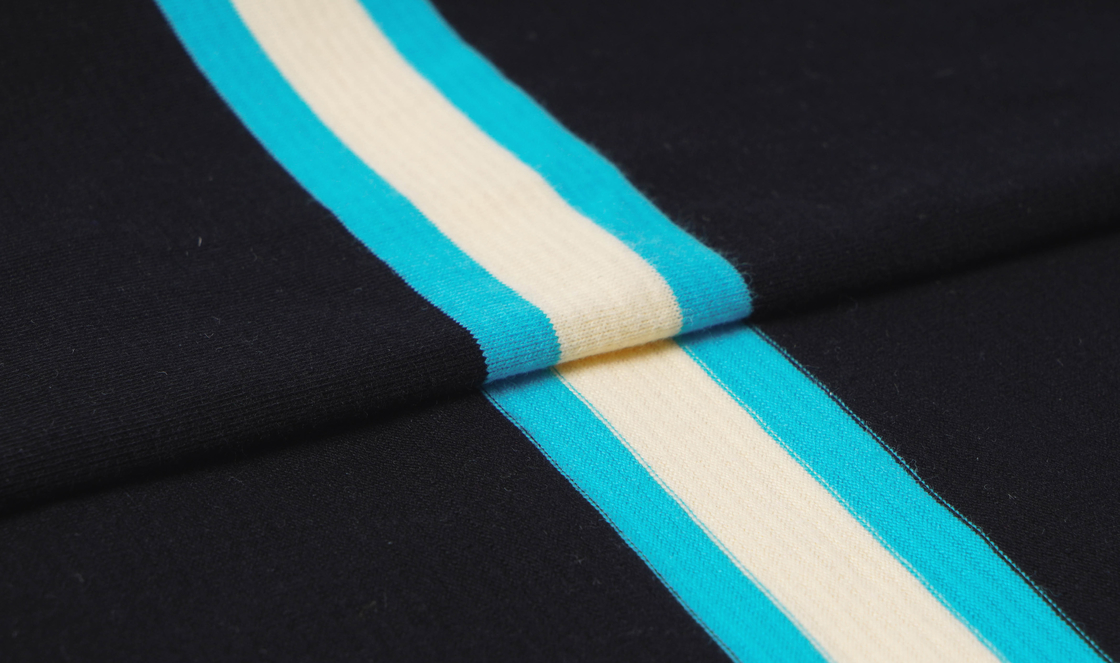 Atmungsaktiver, weicher und verschleißfester, knitterarmer, gestreifter Strickstoff für Poloshirts