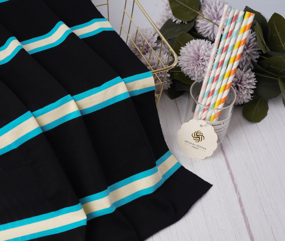 Atmungsaktiver, weicher und verschleißfester, knitterarmer, gestreifter Strickstoff für Poloshirts