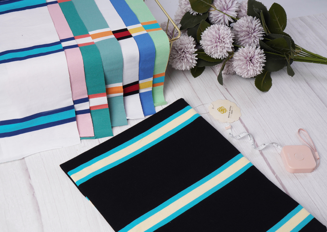 Atmungsaktiver, weicher und verschleißfester, knitterarmer, gestreifter Strickstoff für Poloshirts