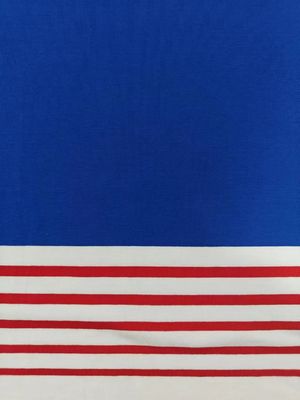 Weiches, feuchtigkeitsdämpfendes und hautfreundliches gestreiftes Strickgewebe für T-Shirts