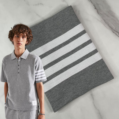 Ein guter Preis. Weiches und atmungsaktives gestreiftes Baumwollgewebe für T-Shirts mit elastischen Fasern für perfekte Passform Online