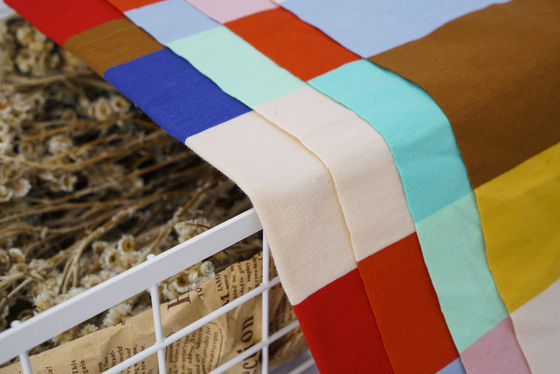 Natürliche Hautfreundliche 40S reine Baumwolle Plain Gewebe gestreiftes Strickgewebe Für T-Shirt