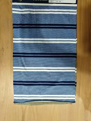 Ein guter Preis. Atmungsaktive und komfortable und hautfreundliche gestreifte Stoffe für T-Shirts Online