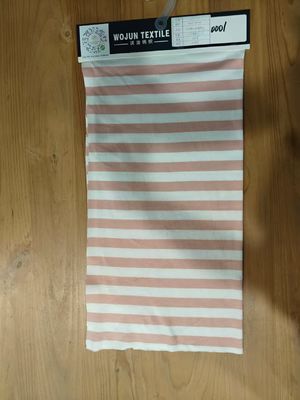 Ein guter Preis. Hautfreundliches und weiches, atmungsaktives, gestreiftes Stoffgewebe für den Freizeitgebrauch Online