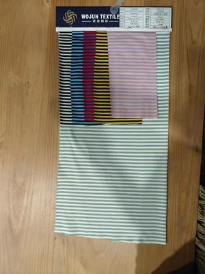 Ein guter Preis. Natürliche und hautfreundliche, modische gestreifte Strickstoffe für den Freizeitgebrauch Online