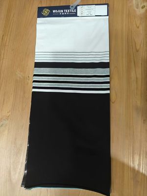 Ein guter Preis. Natürliche und bequeme, weich gestreifte Strickstoffe für den Freizeitgebrauch Online