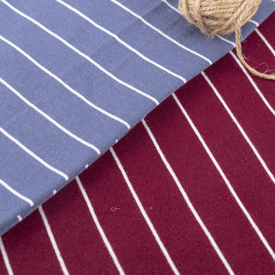 Atmungsaktive und natürliche, bequeme gestreifte Strickstoffe für den Freizeitgebrauch