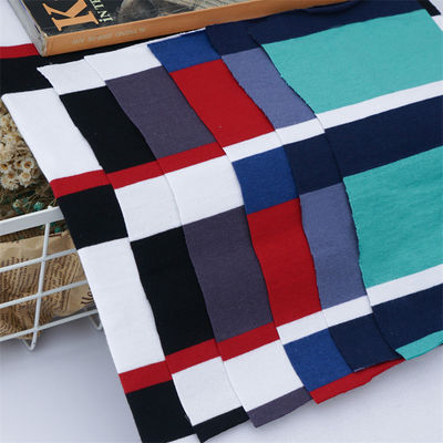 Ein guter Preis. Umweltschonende und natürliche gestreifte Strickstoffe für T-Shirts Online