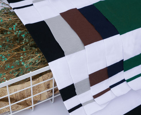 Ein guter Preis. Glatte, bequeme und hautfreundliche gestreifte Strickstoffe für den Freizeitgebrauch Online