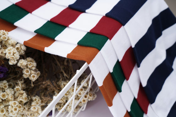 Durchatmbare, schweißabsorbierende, verschleißfest gestreifte Strickstoffe für T-Shirts