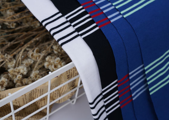 Ein guter Preis. Weiches und gesundes, verschleißfestes, hautfreundliches gestreiftes Strickgewebe für T-Shirts Online