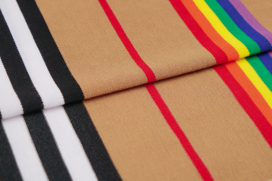 Ein guter Preis. Qualitätsfähiges, komfortables und langlebiges, gestreiftes Material für T-Shirts Online