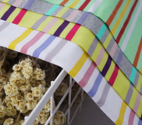 Ein guter Preis. Natürlicher, hautfreundlicher, atmungsaktiver, gestreifter Strickstoff für Freizeitkleidung Online