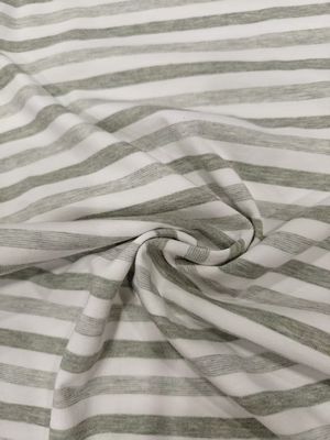 Ein guter Preis. Hautfreundlicher und komfortabler, hochwertiger, gestreifter Strickstoff für T-Shirts Online