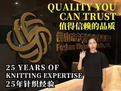 Wir stellen Ihnen einen gesunden, bequemen und geschmeidigen, gestreiften Strickstoff für T-Shirts vor.